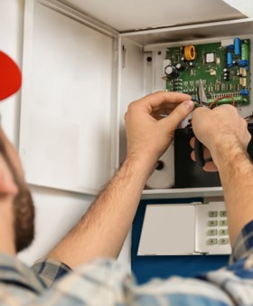 Deviens Technicien en systèmes de sûreté en alternance à Avignon